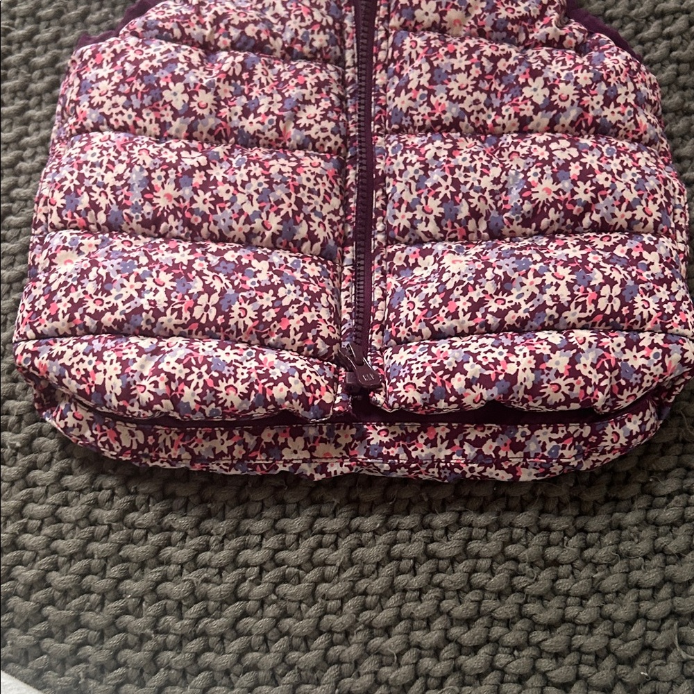 GAP Multicolor Floral Puffer Vest - Picture 3 of 3